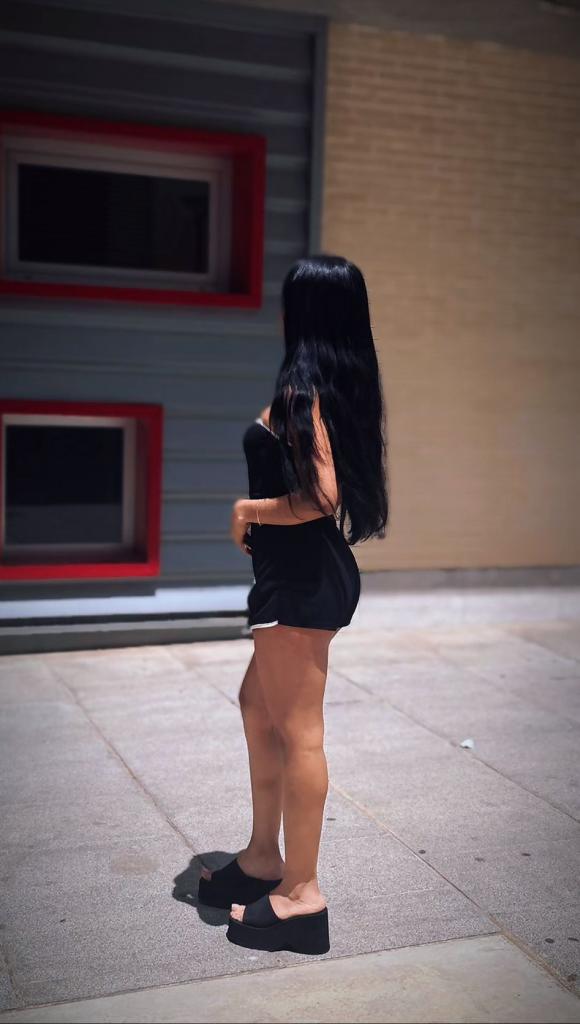 667575803: Chica busca chico en Sevilla