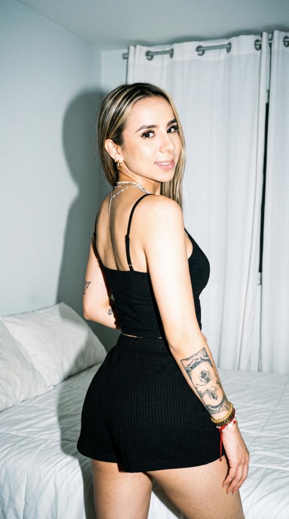 607236122: Chica busca chico en Ibiza