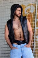 645495261: Chico busca chica en Barcelona