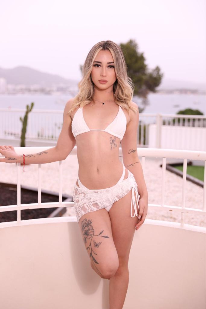 Chica busca chico en Ibiza: Chica busca chico