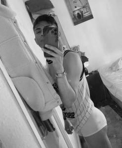 632979366: Chico busca chica en Madrid