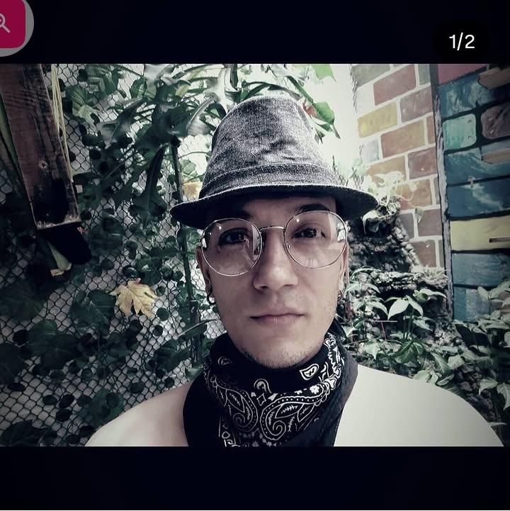 Chico busca chica en Sevilla: 