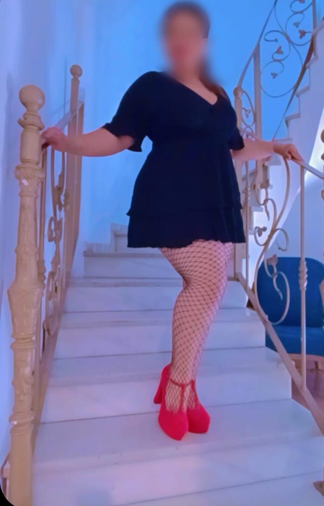 667408072: Chica busca chico en Sevilla