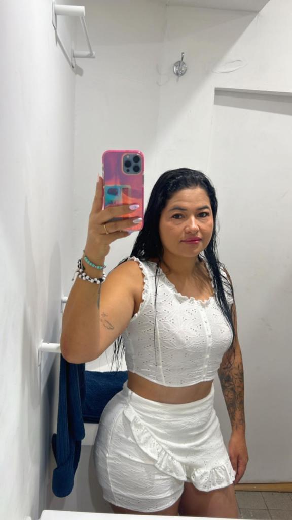 Chica busca chico en Alicante: Chica busca chico