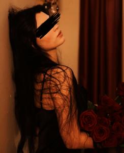 643764601: Chica busca chico en Gerona