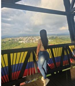 607024370: Chica busca chico en Barcelona