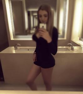672819142: Chica busca chico en Barcelona