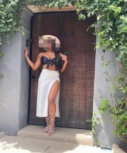 667760274: Chica busca chico en Sevilla