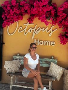 675366467: Chica busca chico en Barcelona