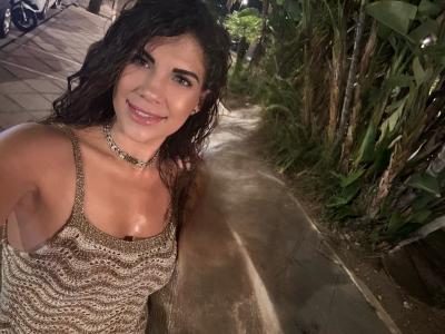 677183354: Chica busca chico en Sevilla