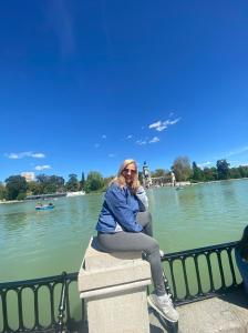 655778197: Chica busca chico en Ibiza