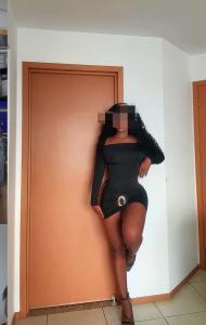 667760274: Chica busca chico en Sevilla