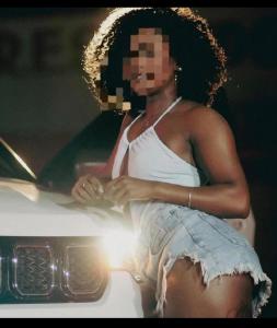 603221025: Chica busca chico en La Coruña