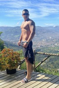 647236282: Chico busca chica en Valencia