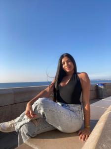 664039705: Chica busca chico en Barcelona