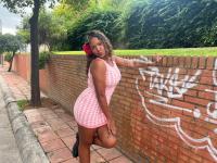 613975276: Chica busca chico en Madrid