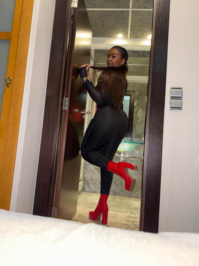 Chica busca chico en Almería: 