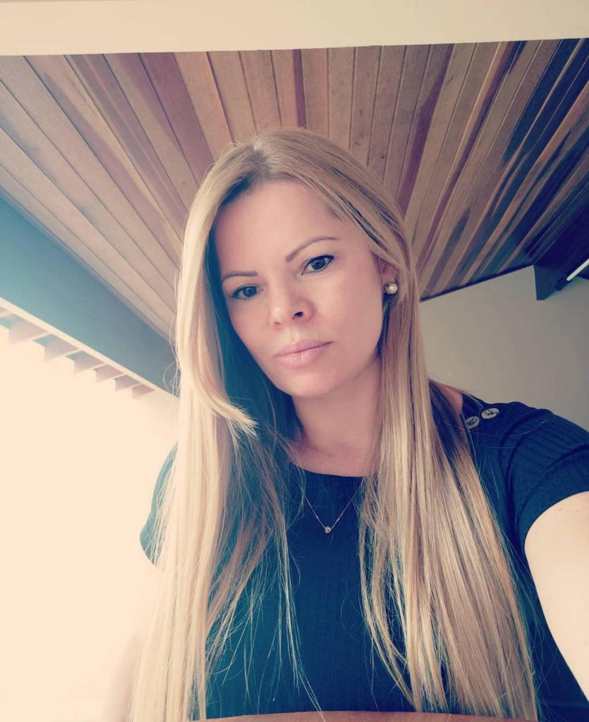 645844149: Chica busca chico en Madrid