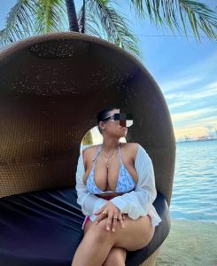 614589091: Chica busca chico en Pontevedra