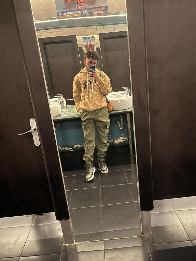 603954131: Chico busca chica en Málaga