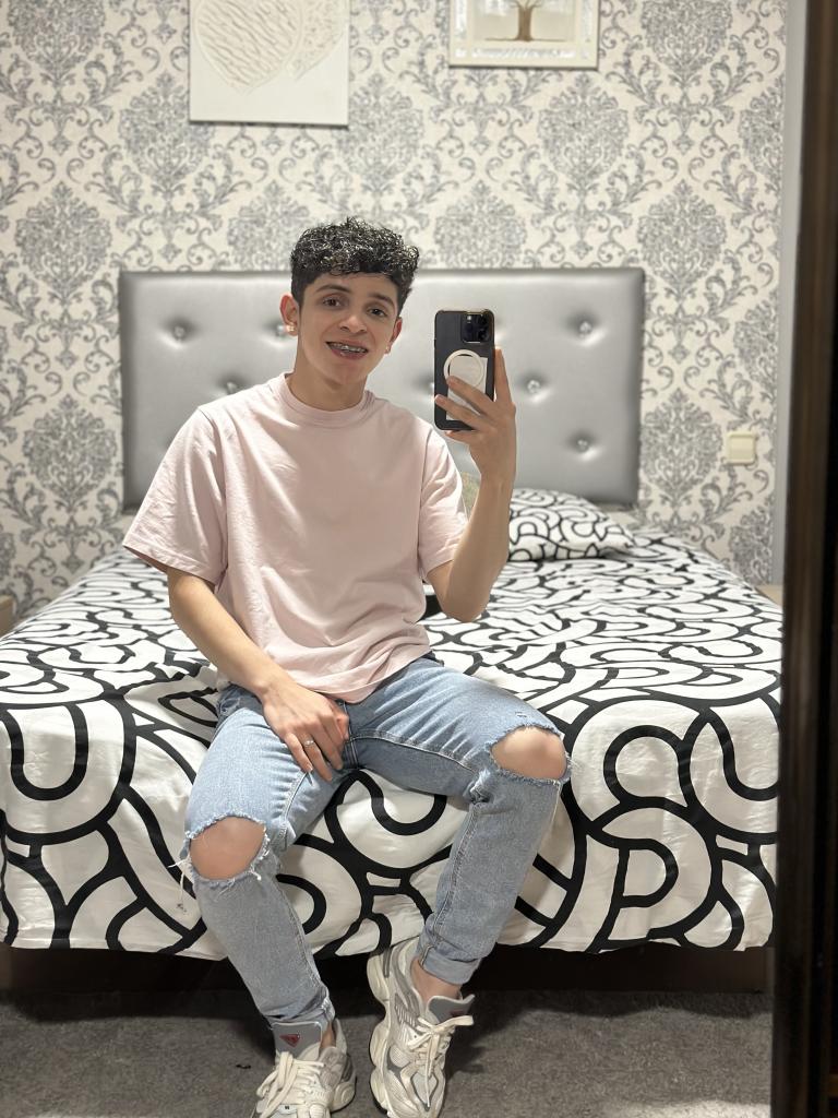 613850779: Chico busca chica en Ibiza