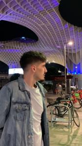 645543915: Chico busca chica en Sevilla