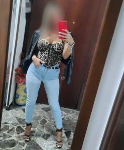 643272294: Chica busca chico en Sevilla