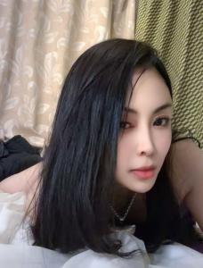 631090219: Chica busca chico en Barcelona