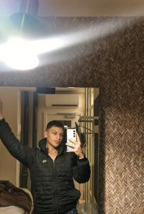 677652473: Chico busca chica en Sevilla