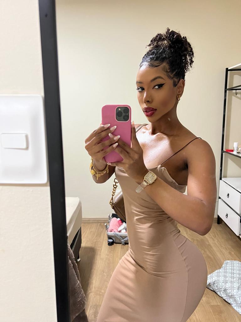 674012492: Chica busca chico en Barcelona