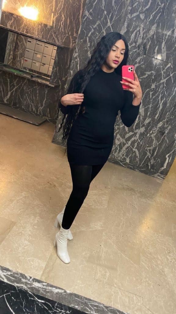 661467542: Chica busca chico en La Coruña