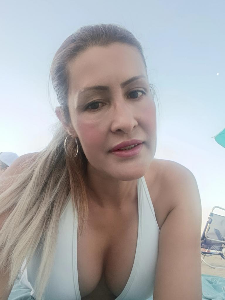 Chica busca chico en Alicante: Chica busca chico