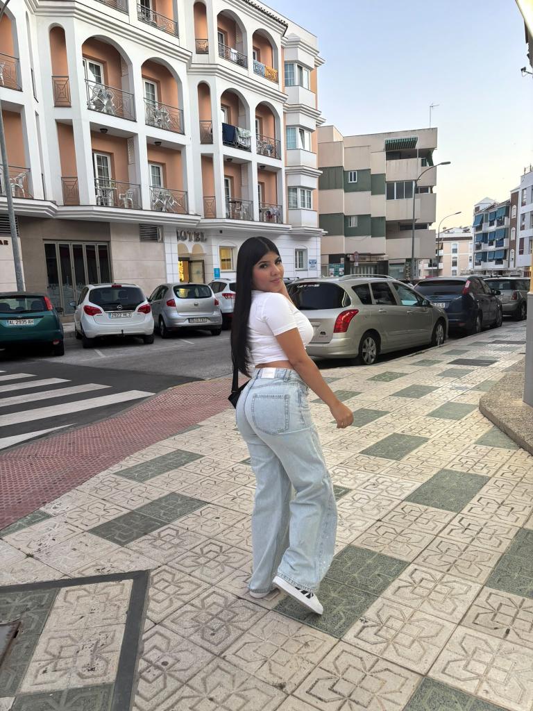 613920755: Chica busca chico en Málaga