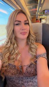 613925667: Travesti en León