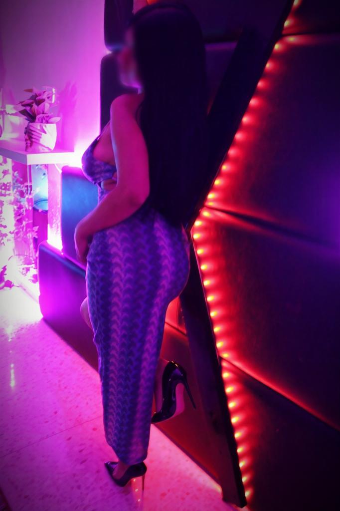 653263630: Chica busca chico en Sevilla