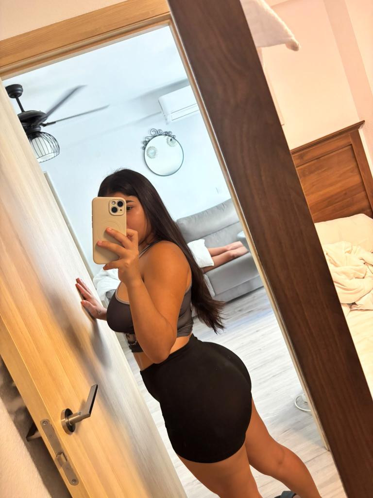 613920755: Chica busca chico en Málaga