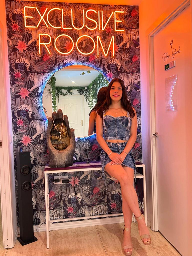 Chica busca chico en Madrid: Chica busca chico