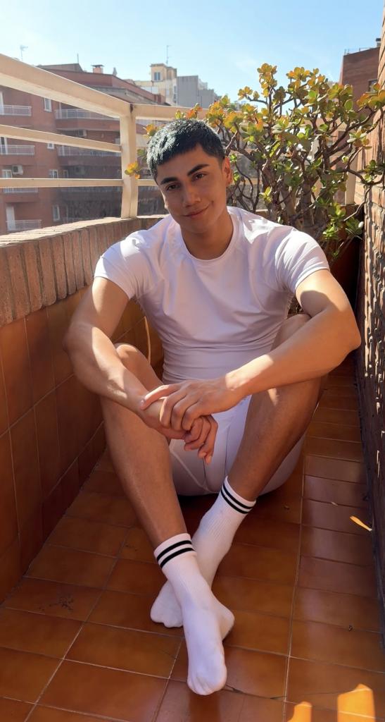 664014126: Chico busca chica en Barcelona