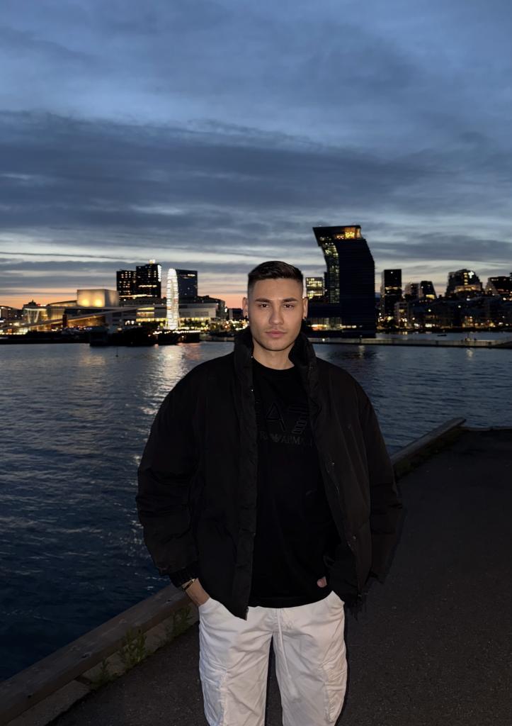 Chico busca chica en Cuenca: 