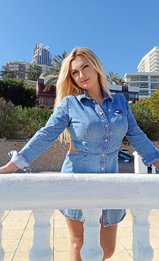 Chica busca chico en Alicante: Chica busca chico