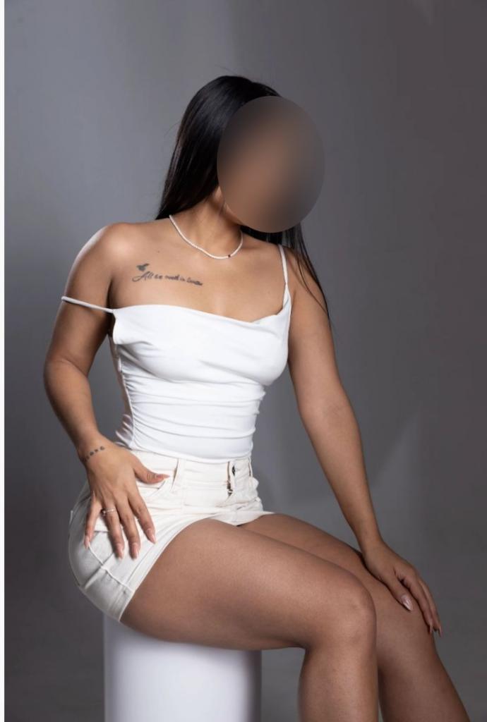 687493590: Chica busca chico en Málaga
