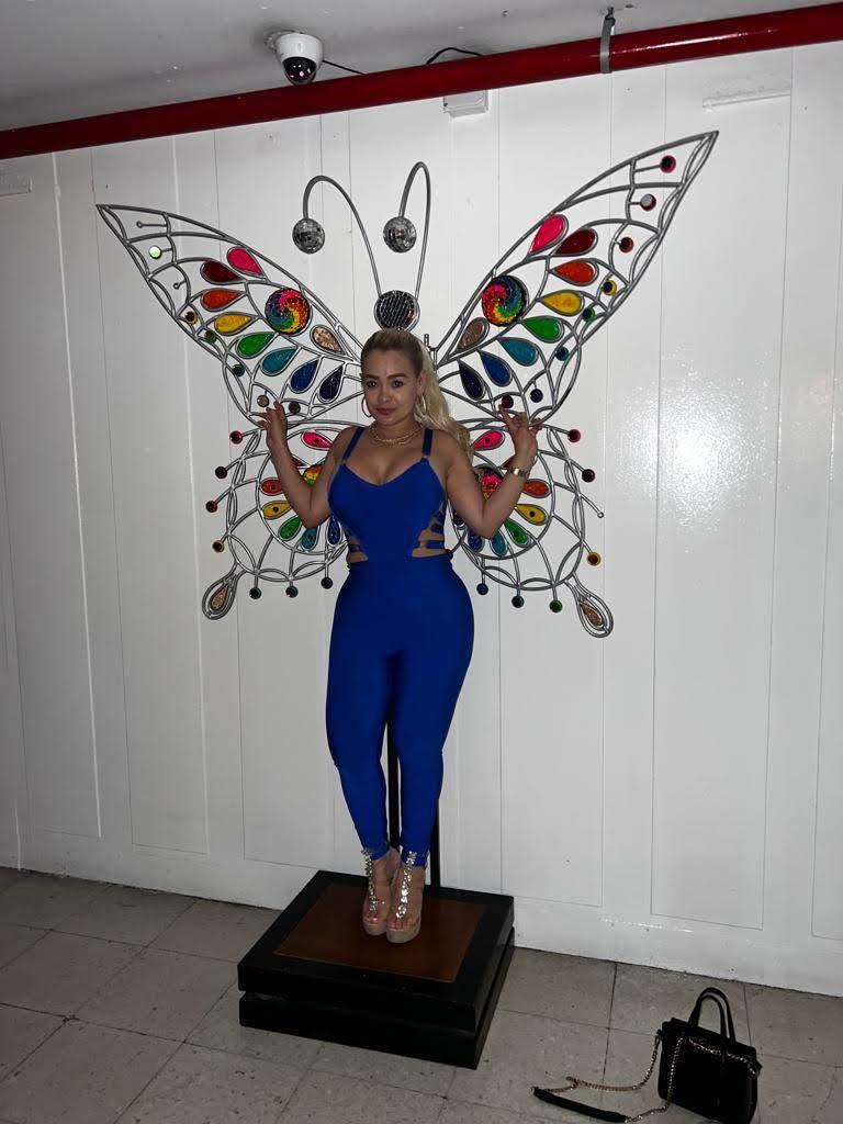 Chica busca chico en Ibiza: 