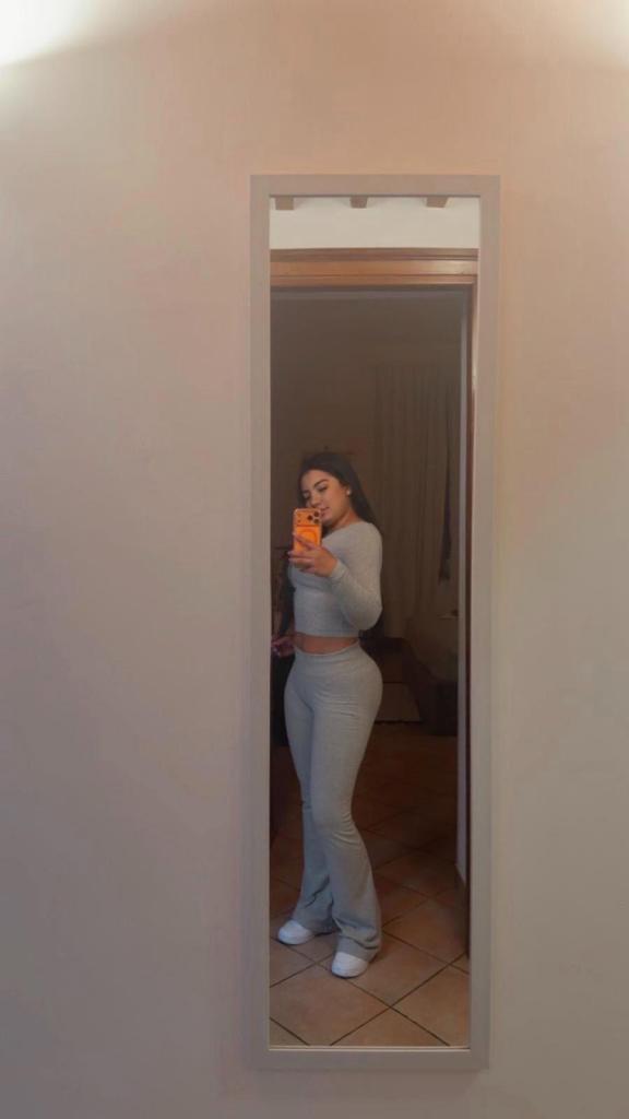 611247385: Chica busca chico en Barcelona