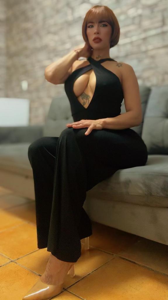 Chica busca chico en Ibiza: Chica busca chico