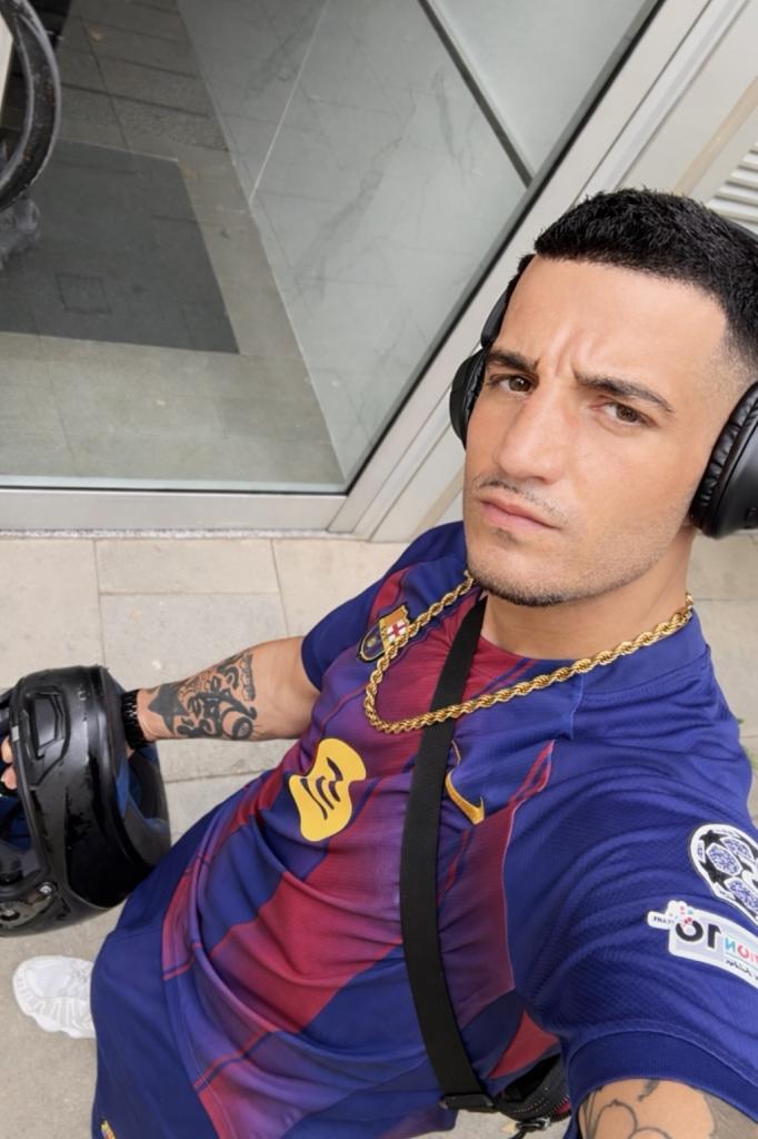 618794260: Chico busca chica en Barcelona