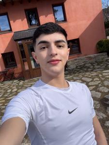 695313803: Chico busca chica en Barcelona