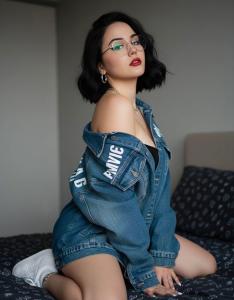 670738176: Chica busca chico en Madrid