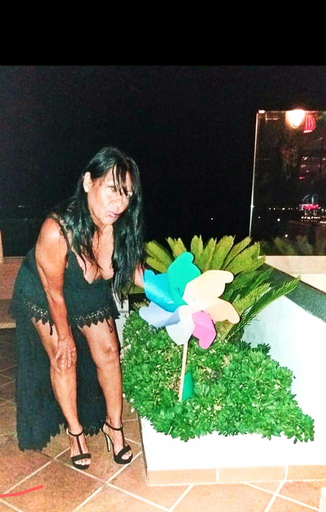 664371235: Chica busca chico en Valencia