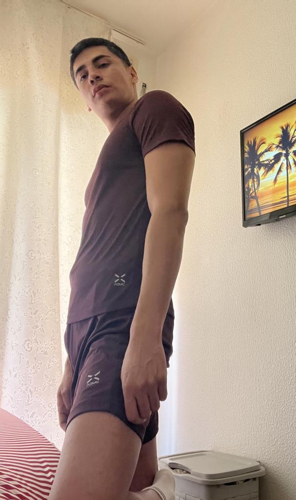 664014126: Chico busca chica en Barcelona