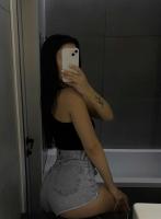 694255564: Chica busca chico en Sevilla